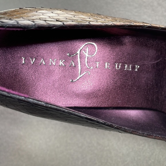 Ivanka Trump purple snake pumps - Picture 4 of 7